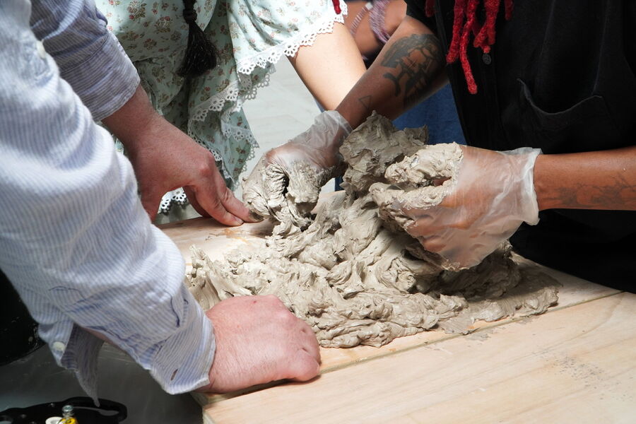 Glitched Materialities: Building an Open-Source 3D Clay Printer with enorê